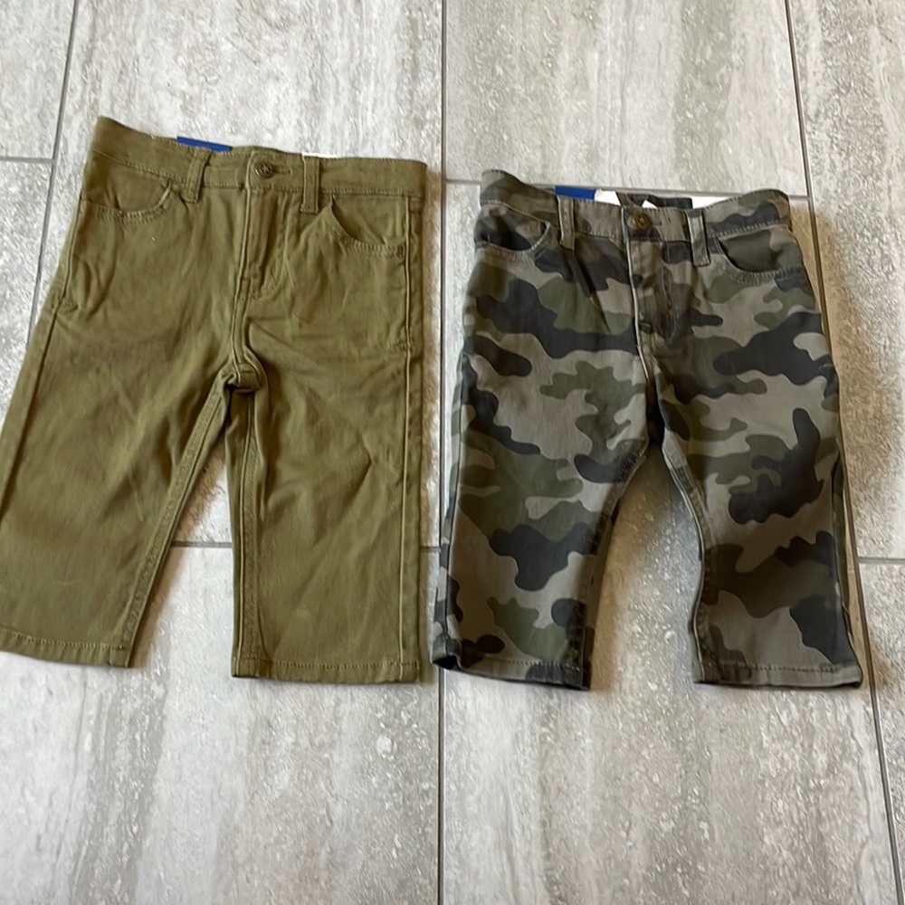 Pair of 2 Gumball long pants camouflage & Khaki size 24 months bothhave 4pockets